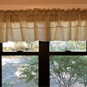 NWOT Ellison tan window valance